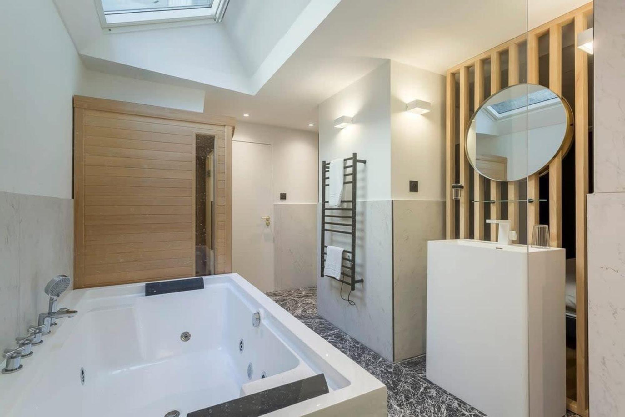 Victor Hugo Romantic Suite - Sauna Et Balneo Lyon Exterior foto